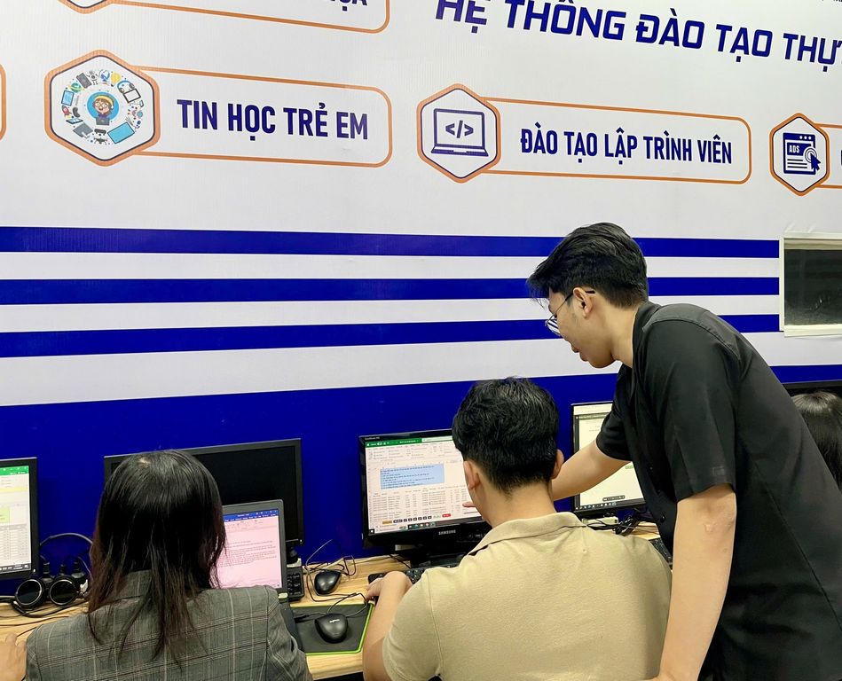 Học Viên Học Quảng Cáo Facebook Tại Tin Học Sao Việt Bình Dương