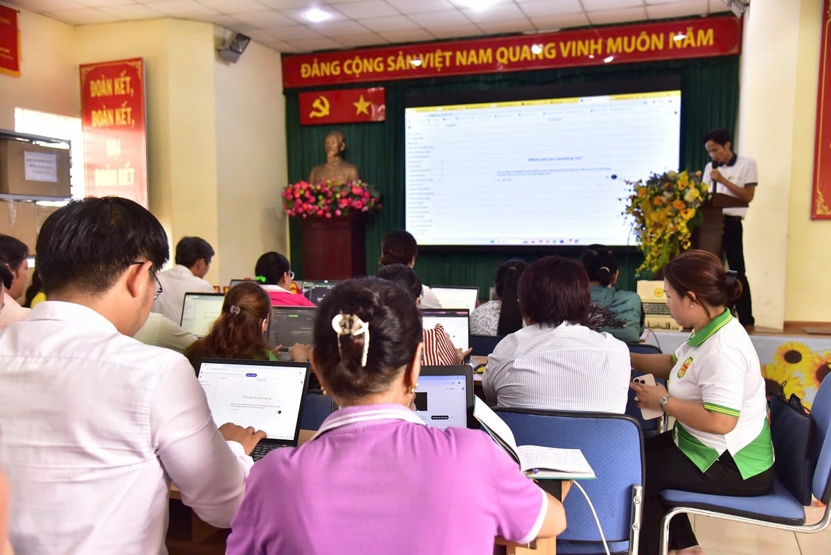 Tập Huấn Khóa Học AI Trong Công Tác Hành Chính