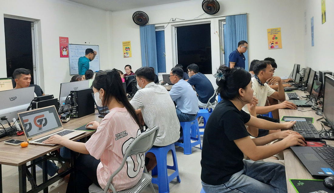 Giới Thiệu Khóa Học Thiết Kế Đồ Họa Tại Phường Gia Định