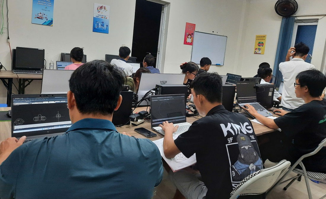 Học Viên Tham Gia Khóa Học AutoCAD Tại Phường Phước Long