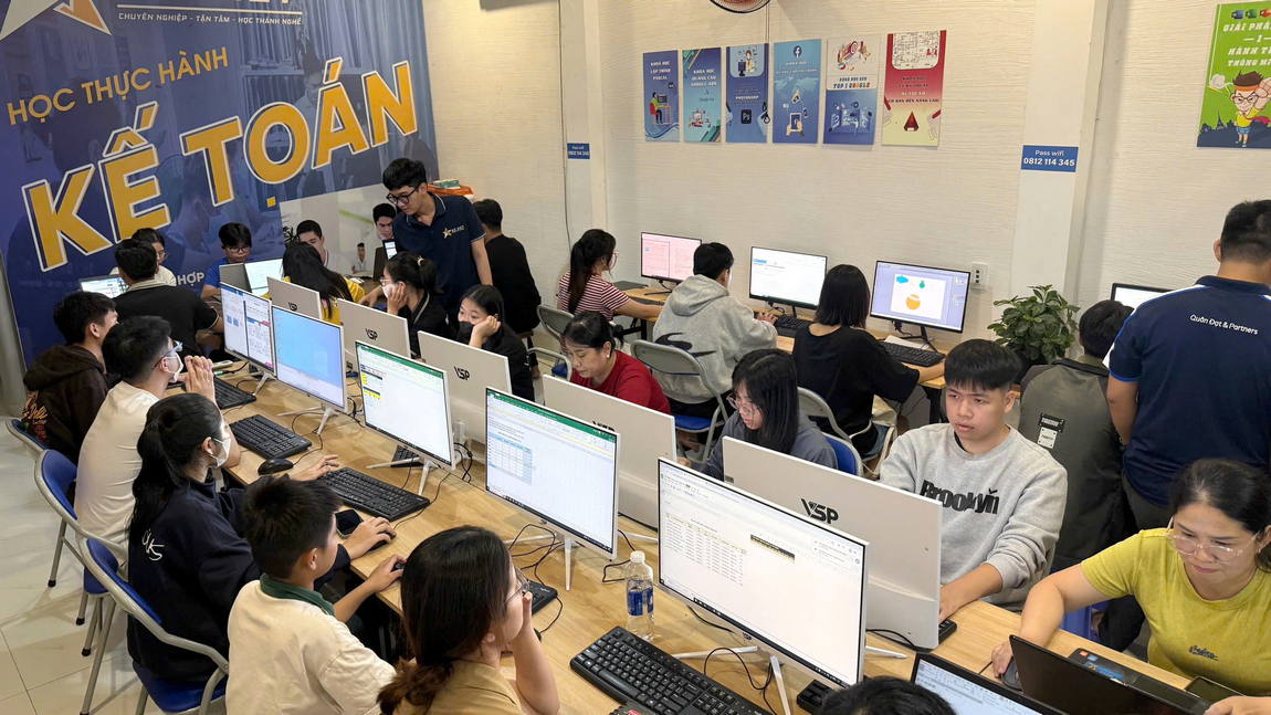Học Viên Tại Trung Tâm Tin Học Sao Việt