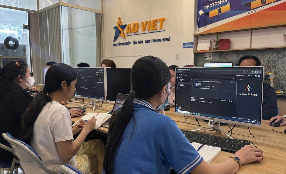 Học Viên đang Học Vibe Coding Tại Sao Việt